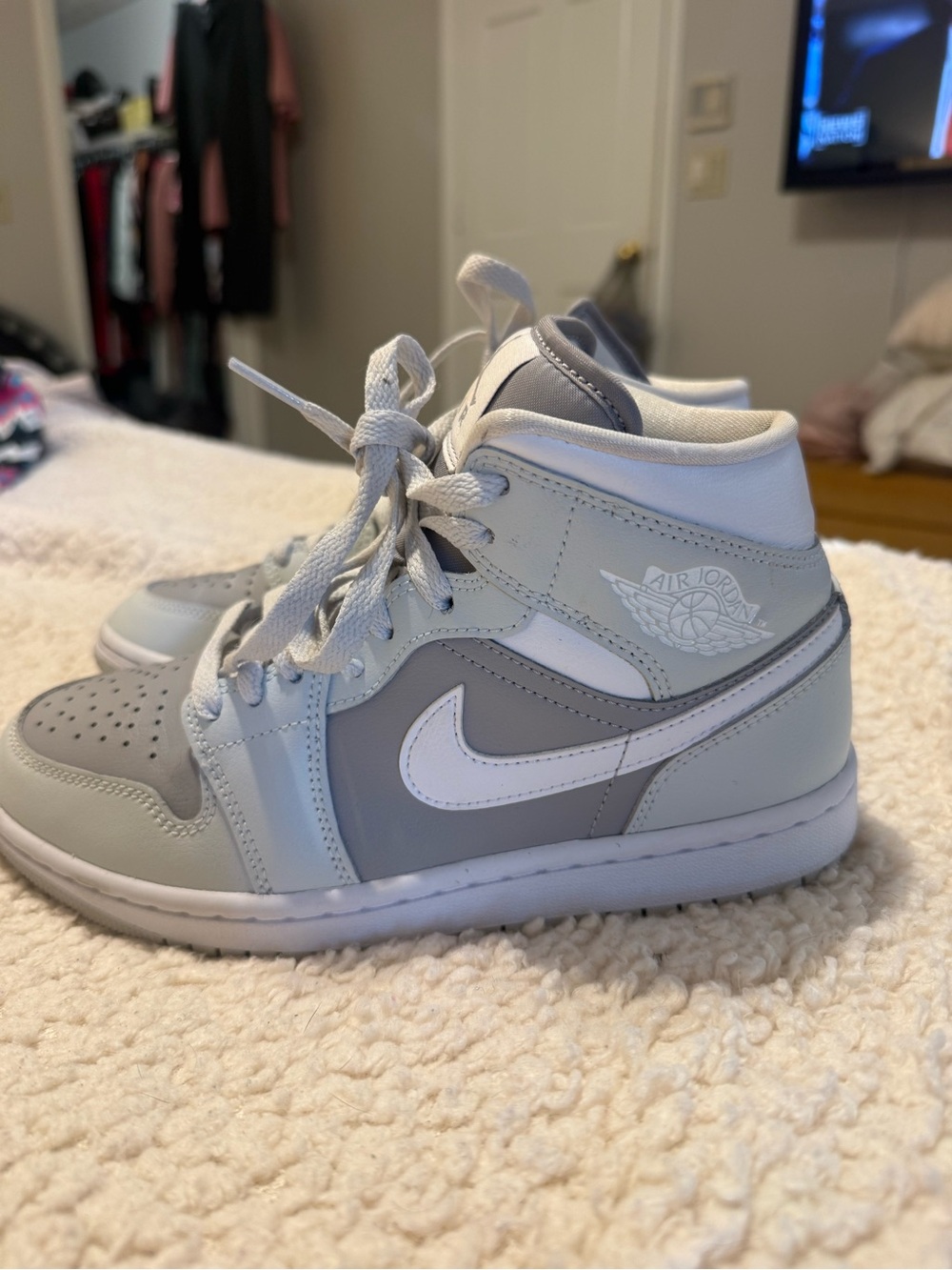 Nike Air Jordon 1 Mid Womens Photon Dust atmospheric gray/white size 7